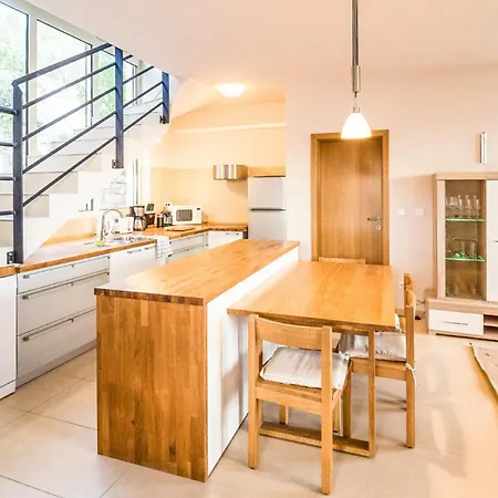 Vakantiehuis Nautilus-bay Steinhaus Im Dorf Von Fuer 2-7 Personen, 3 Schlafzimmer Zavala