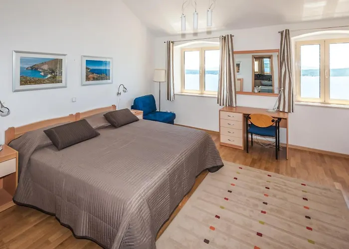 Nautilus-Bay Steinhaus Im Dorf Von Zavala Fuer 2-7 Personen, 3 Schlafzimmer * Zavala