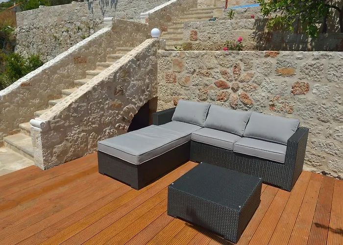 Holiday home Nautilus-Bay Steinhaus Im Dorf Von Zavala Fuer 2-7 Personen, 3 Schlafzimmer Zavala