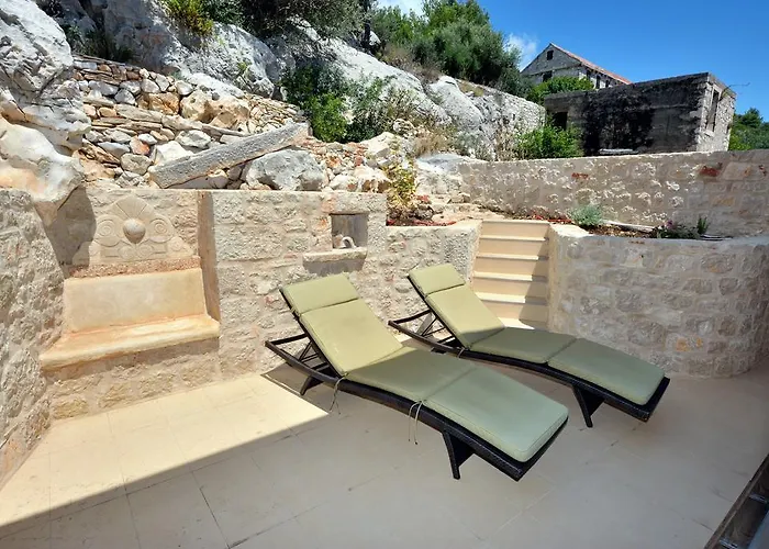 Holiday home Nautilus-Bay Steinhaus Im Dorf Von Zavala Fuer 2-7 Personen, 3 Schlafzimmer *