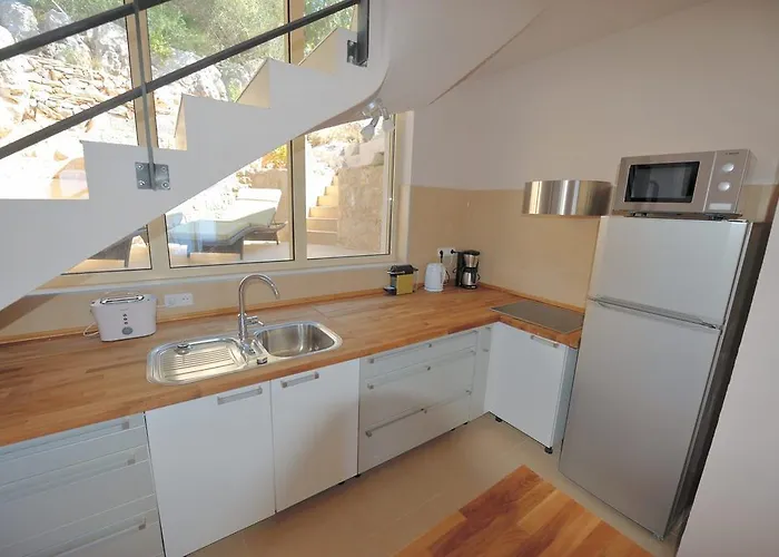 Holiday home Nautilus-Bay Steinhaus Im Dorf Von Zavala Fuer 2-7 Personen, 3 Schlafzimmer *
